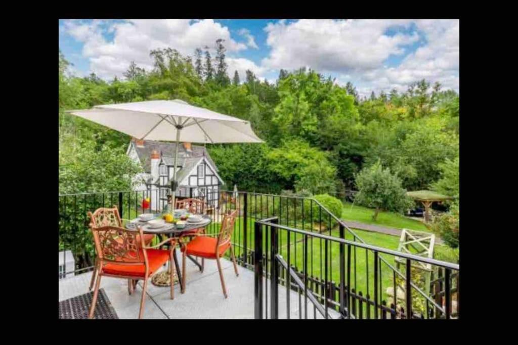 ウェルシュプール Tank Barn At Brook House, Nestled In The Welsh Hills, A Delightful Retreatヴィラ エクステリア 写真