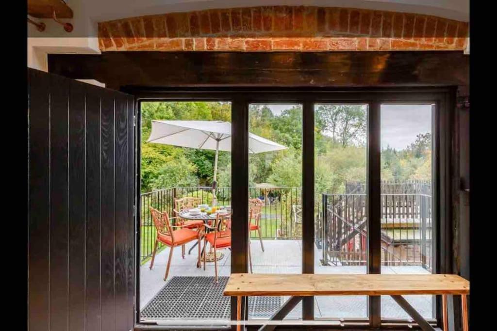 ウェルシュプール Tank Barn At Brook House, Nestled In The Welsh Hills, A Delightful Retreatヴィラ エクステリア 写真