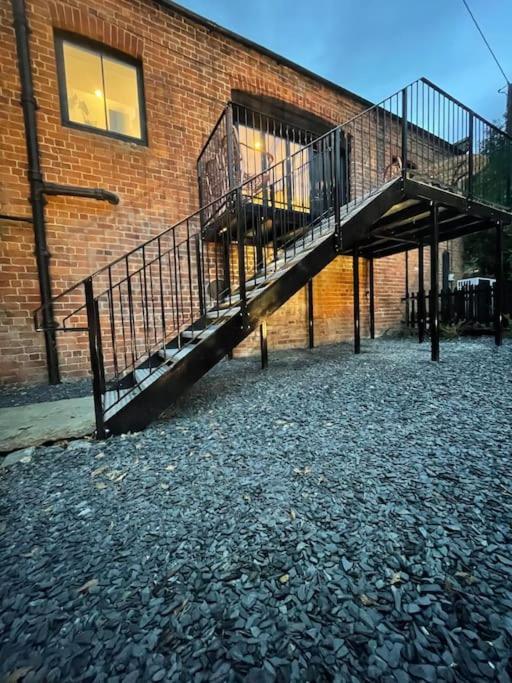 ウェルシュプール Tank Barn At Brook House, Nestled In The Welsh Hills, A Delightful Retreatヴィラ エクステリア 写真